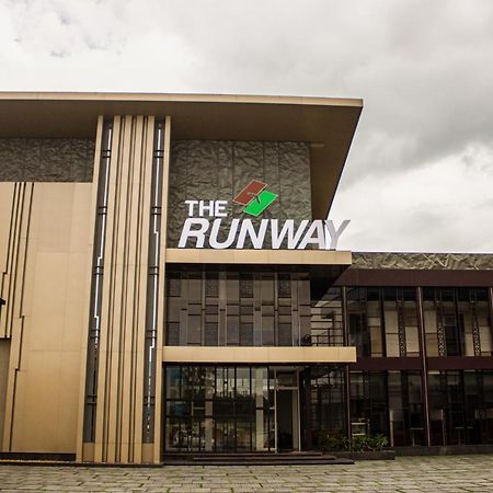 The Runway Hotel Kochi 外观 照片