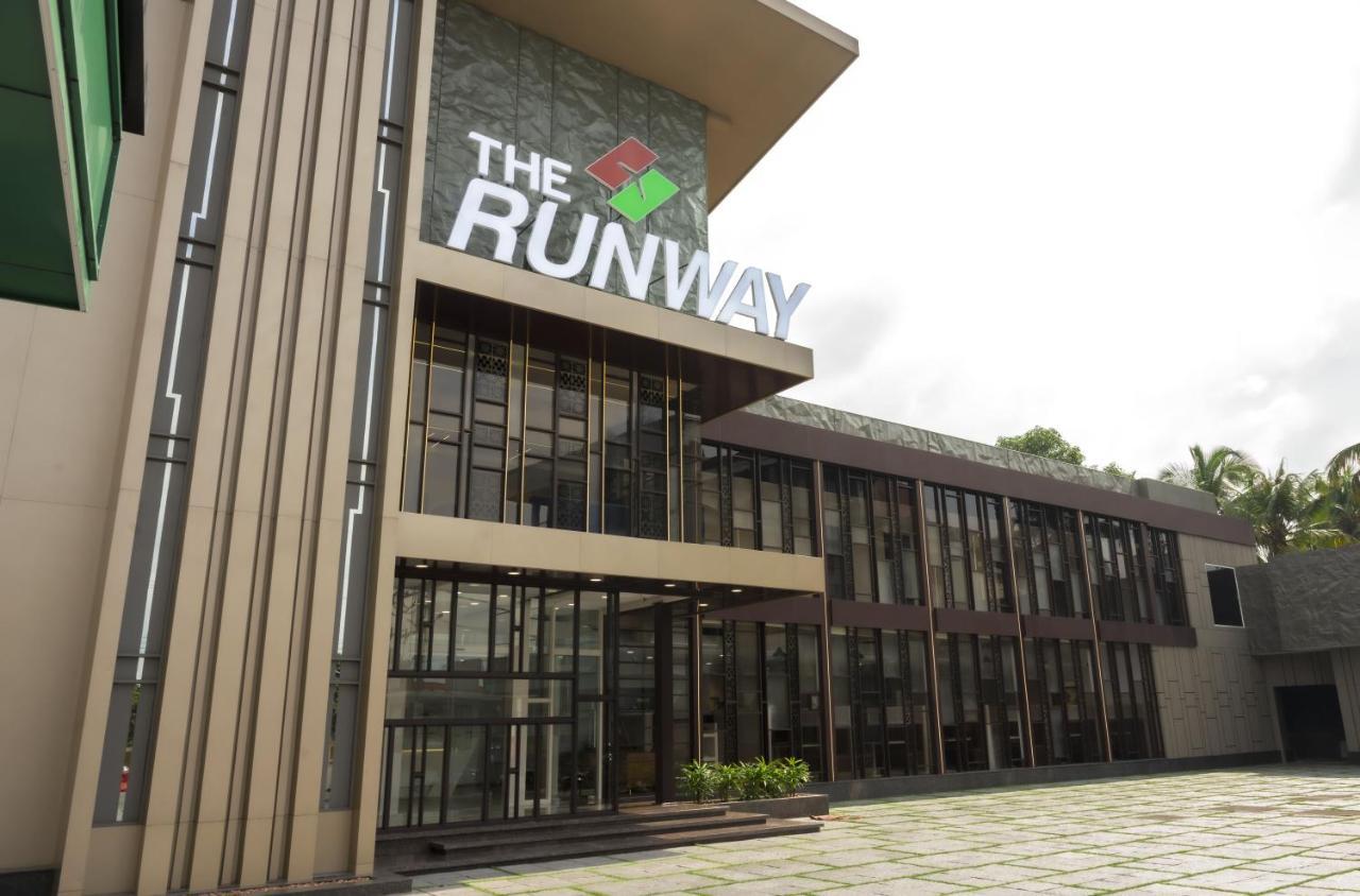 The Runway Hotel Kochi 外观 照片