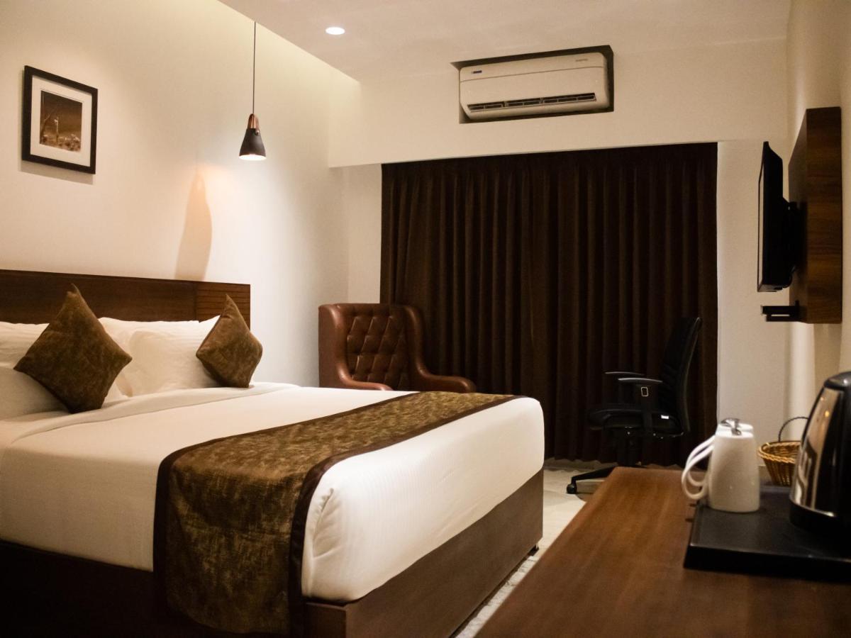 The Runway Hotel Kochi 外观 照片