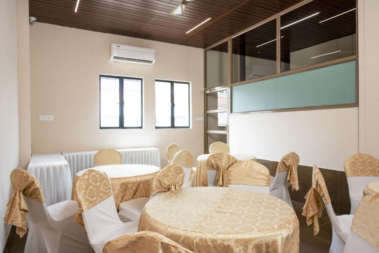 The Runway Hotel Kochi 外观 照片