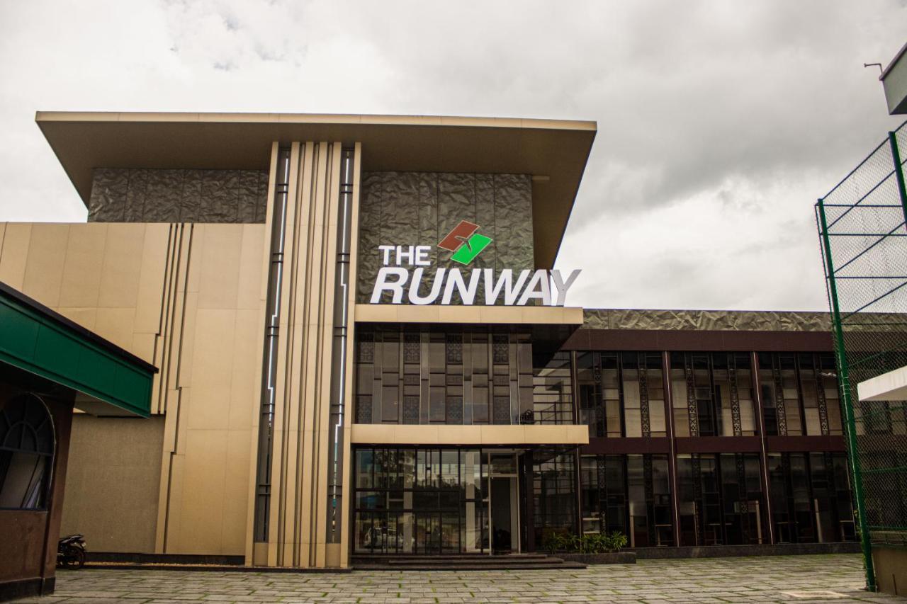 The Runway Hotel Kochi 外观 照片