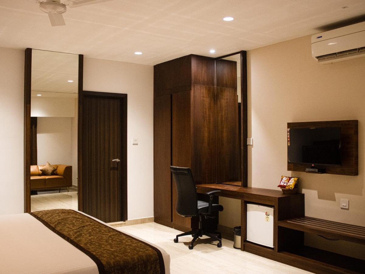 The Runway Hotel Kochi 外观 照片